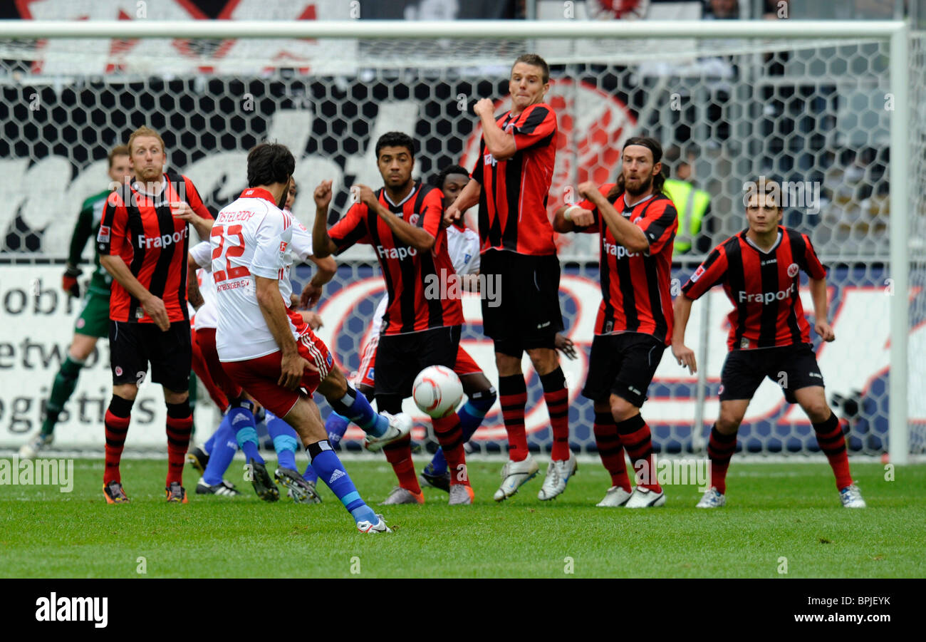 Free Kick From Ruud Van Nistelrooy Wall Defense Frankfurt German Bundesliga Stock Photo Alamy