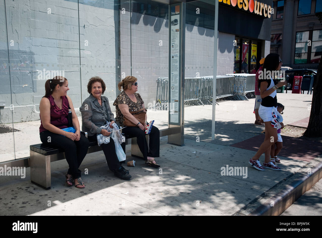 Nyc Bus Shelter High Resolution Stock Photography and Images - Alamy