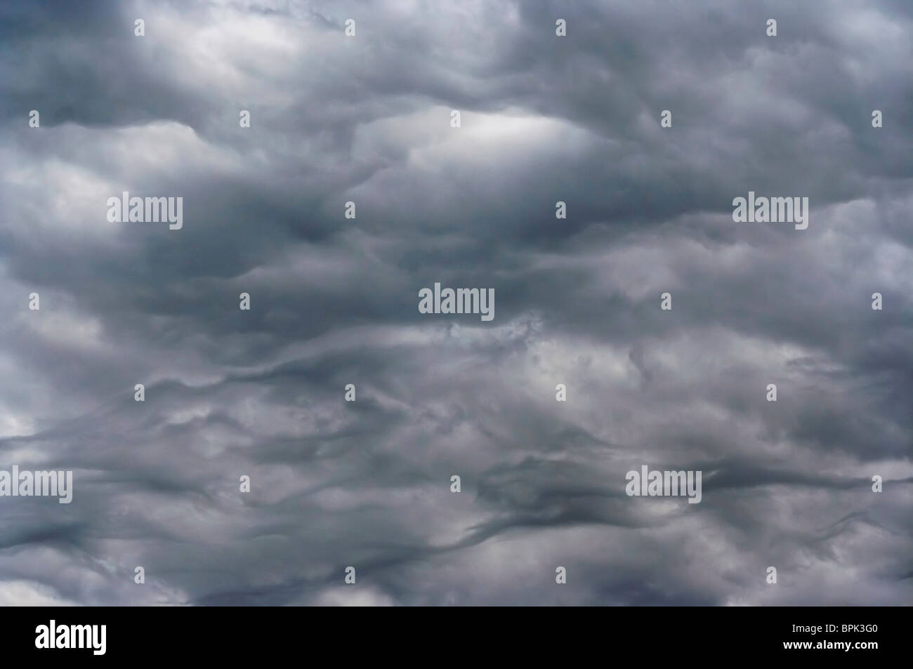 Dark rain cloud sky hi-res stock photography and images - Alamy
