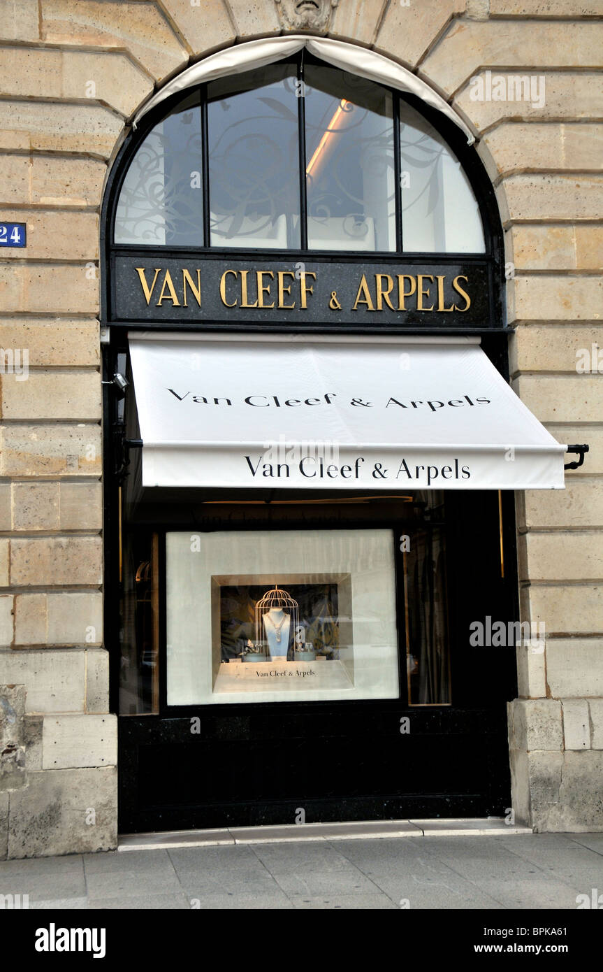 Van Cleef and Arpels store, Paris, France Stock Photo - Alamy