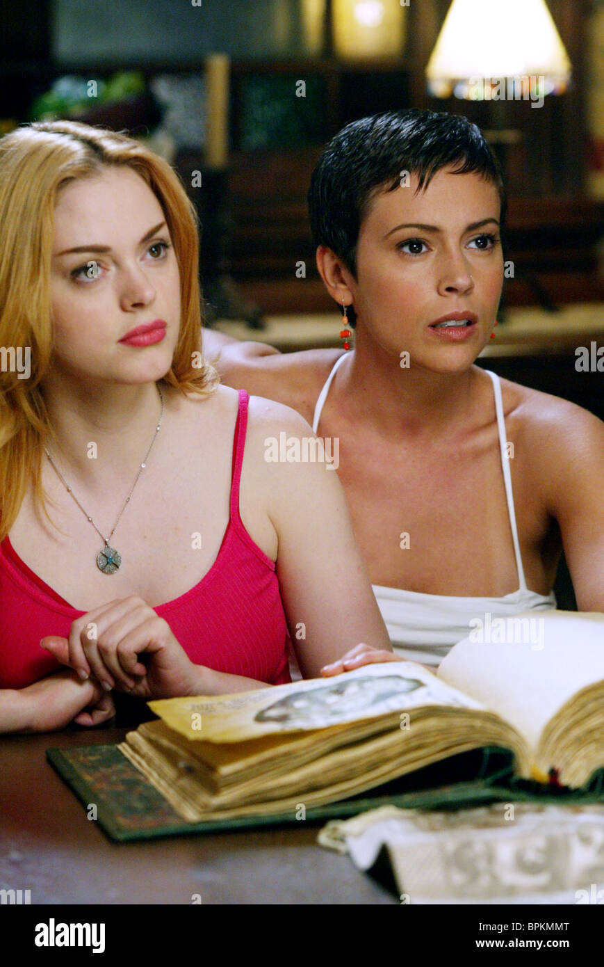 Rose Mcgowan Alyssa Milano Charmed Season 6 2003 Stock Photo Alamy
