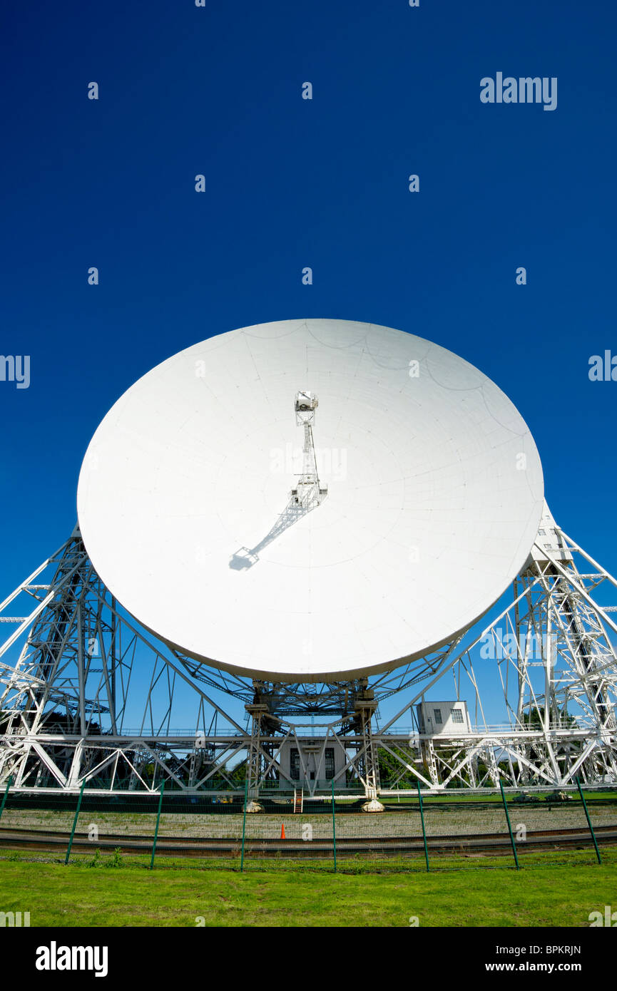 The Lovell Telescope At The Jodrell Bank Observatory In Cheshire ...