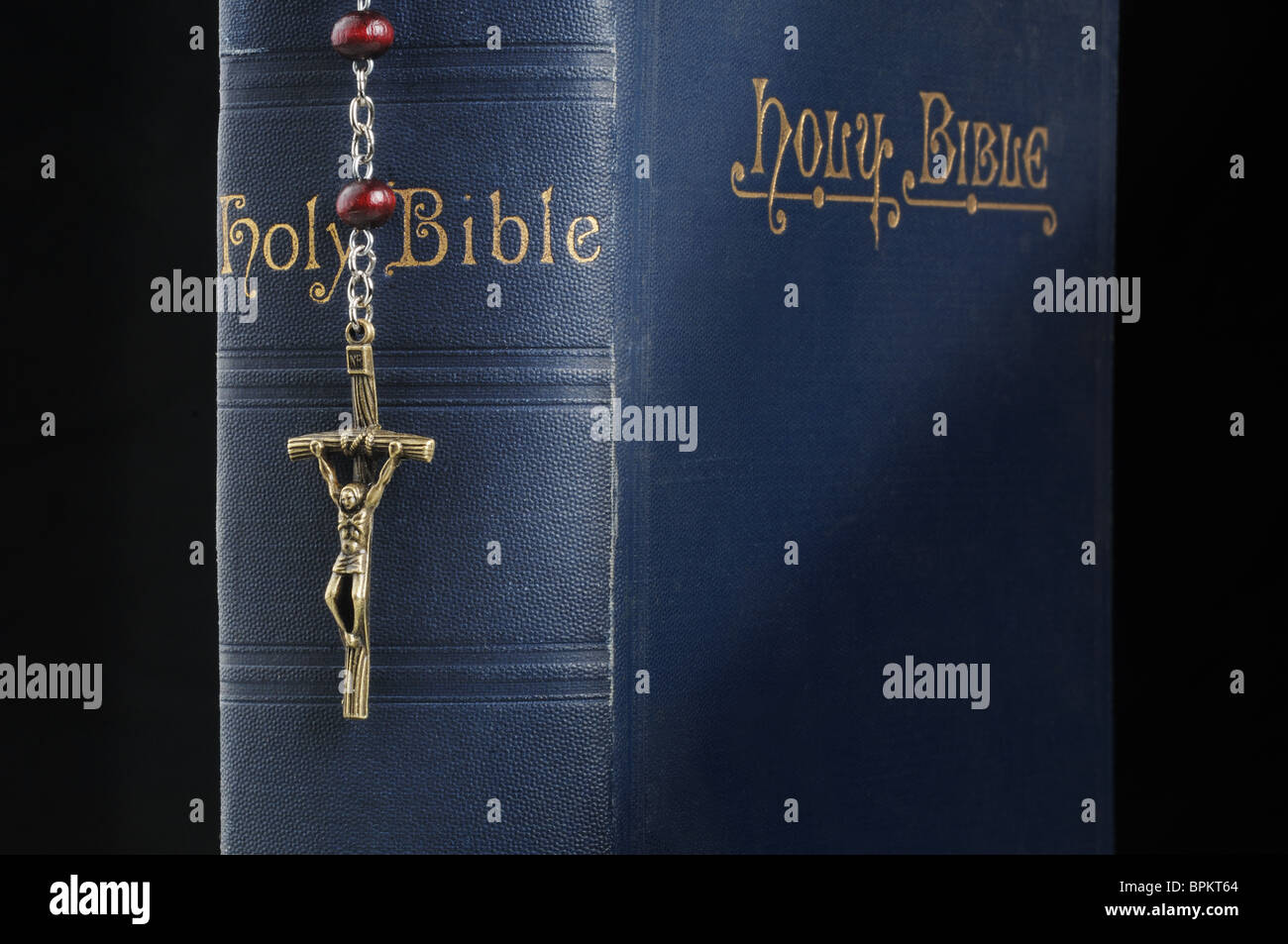 Bible with Rosary Beads John Gollop Stock Photo Alamy