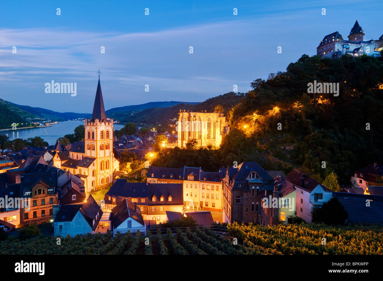 View of Bacharach, with St. Peter's Church, Werner Chapel and Burg Stahleck Castle, Rhineland-Palatinate, Germany Stock Photo