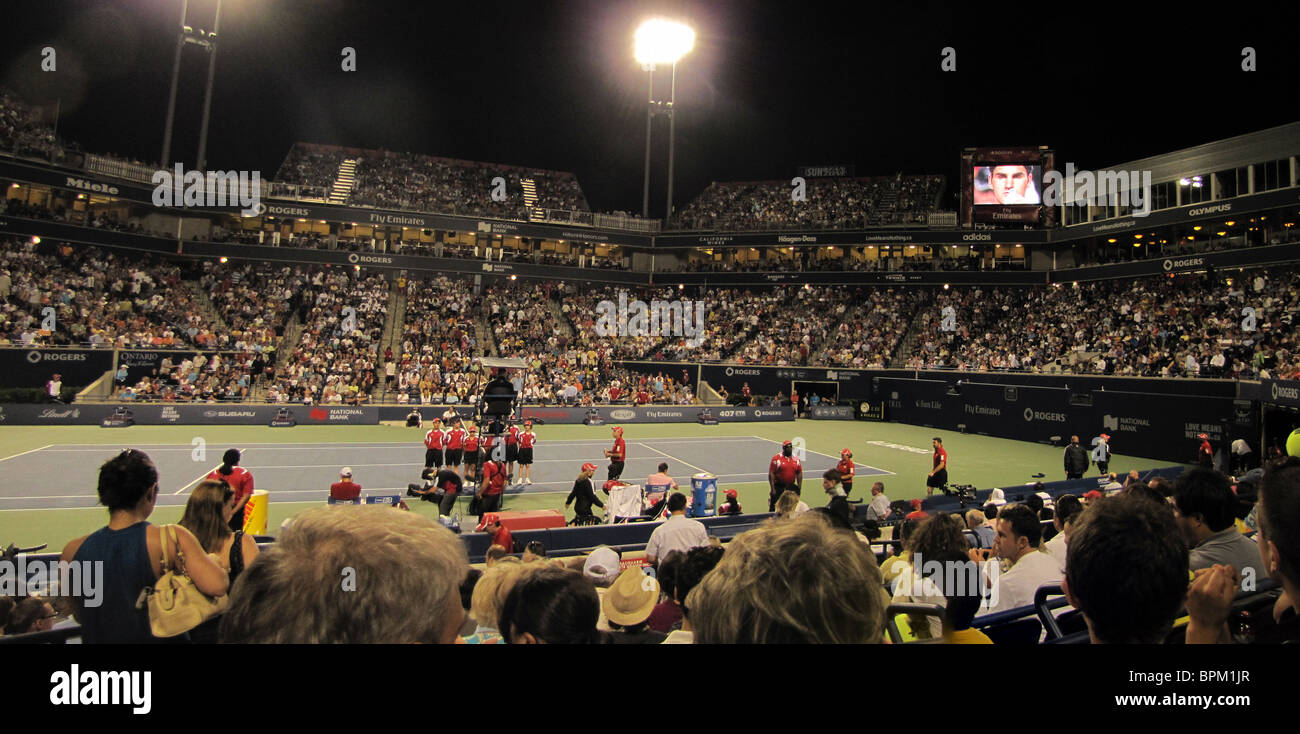 TENNIS PUBLIC WATCHING ROGER FEDERER AND TOMAS BERDYCH, ROGERS CUP, TENNIS EVENT, US OPEN SERIES AUGUST 2010 Panoramic view Stock Photo