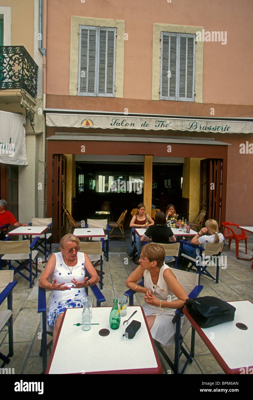 French People Adult Women Drinking Tea Salon De The Teahouse