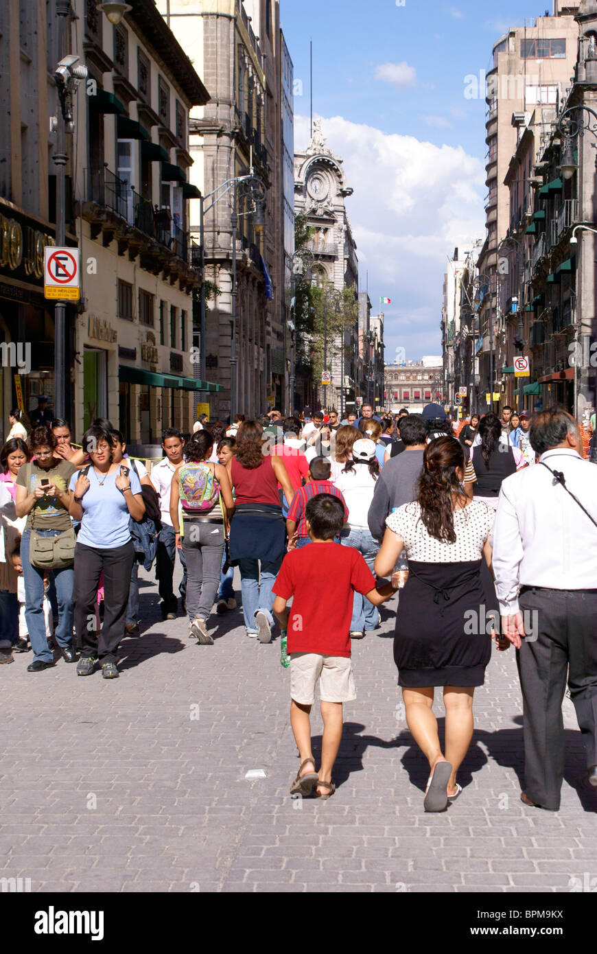 Crowds of pedestrians on Avenida Madero in downtown Mexico City Stock Photo