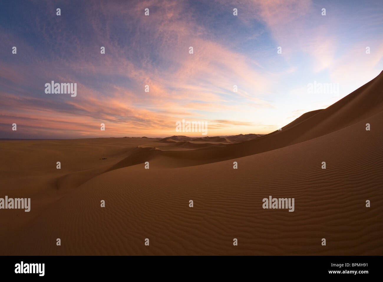 Sanddunes in the libyan desert at dawn, Sahara, Libya, North Africa Stock Photo