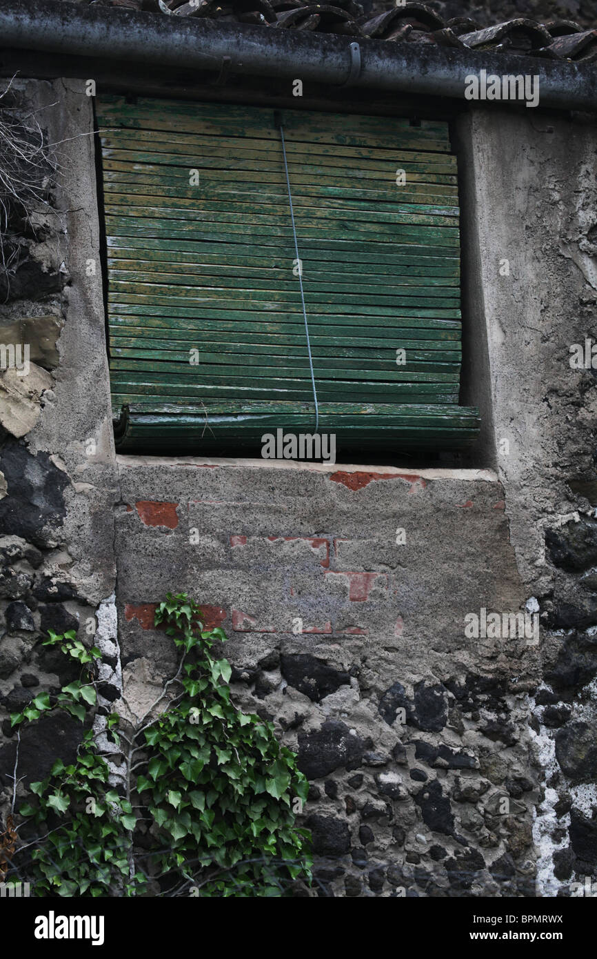 Faded color window blinds hi-res stock photography and images - Alamy