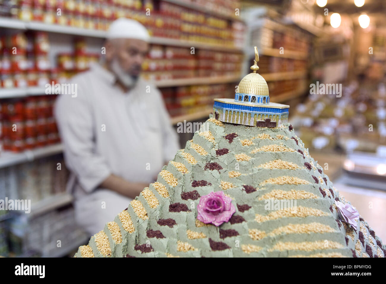 Model of the Golden Mosque atop a mound of spices, shop in the old town, Jerusalem, Israel, Middle East Stock Photo