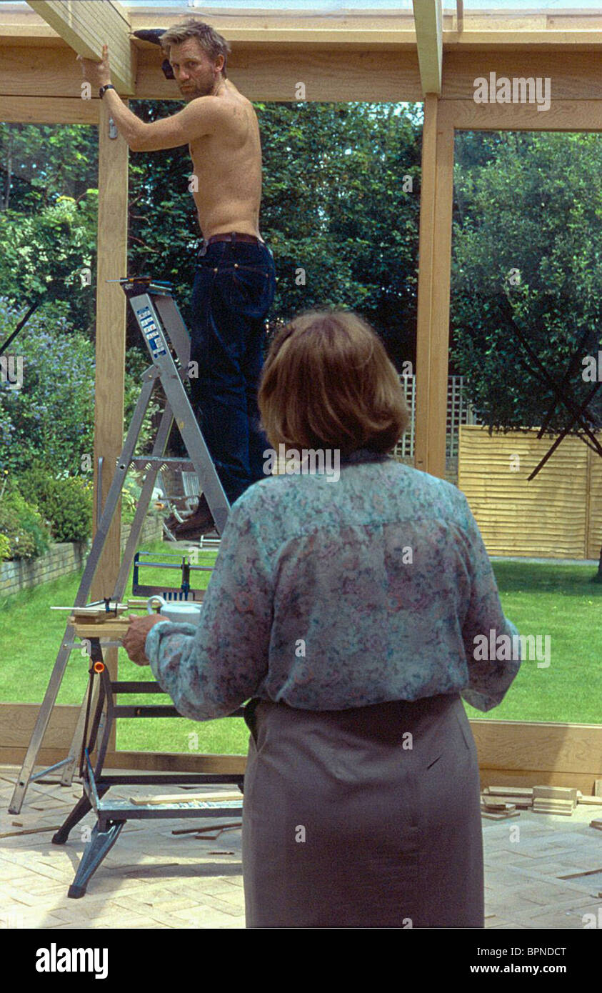 Anne Reid Daniel Craig Mother Stock Photos & Anne Reid Daniel Craig