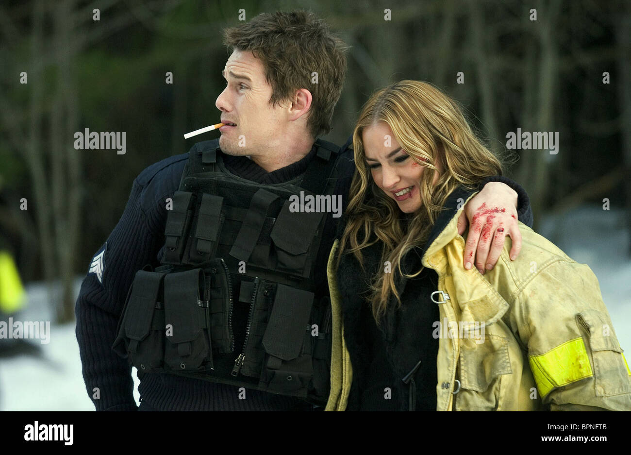 Ethan Hawke Drea De Matteo Assault On Precinct 13 05 Stock Photo Alamy