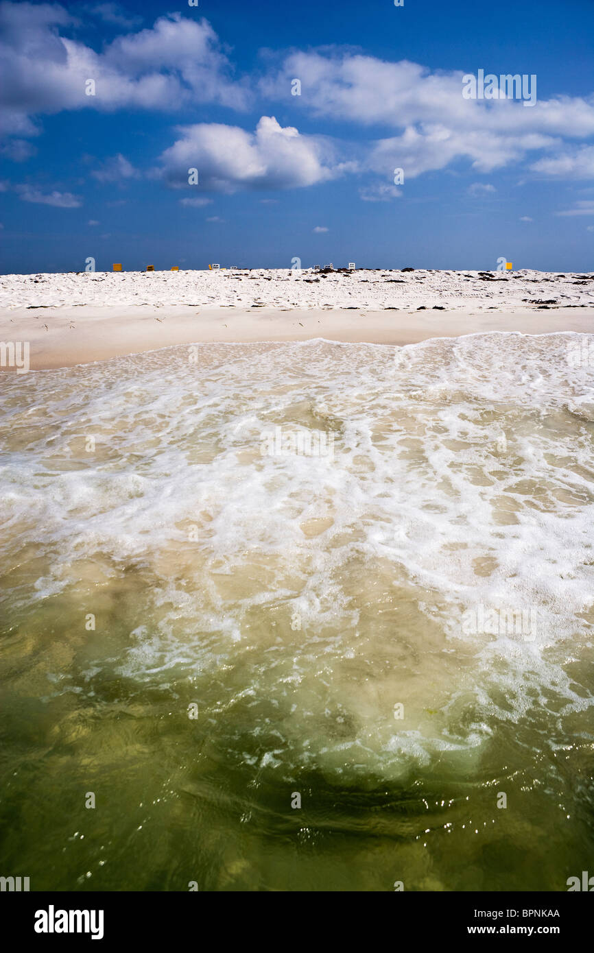 Cleanup crews work along Florida's Gulf Coast cleaning up oil and tar