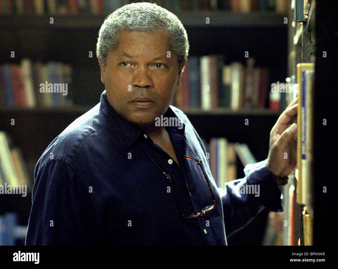 CLARENCE WILLIAMS III MYSTERY WOMAN SING ME A MURDER (2005 Stock Photo