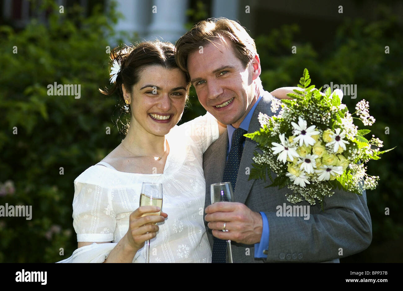RACHEL WEISZ & RALPH FIENNES THE CONSTANT GARDENER (2005 Stock Photo ...