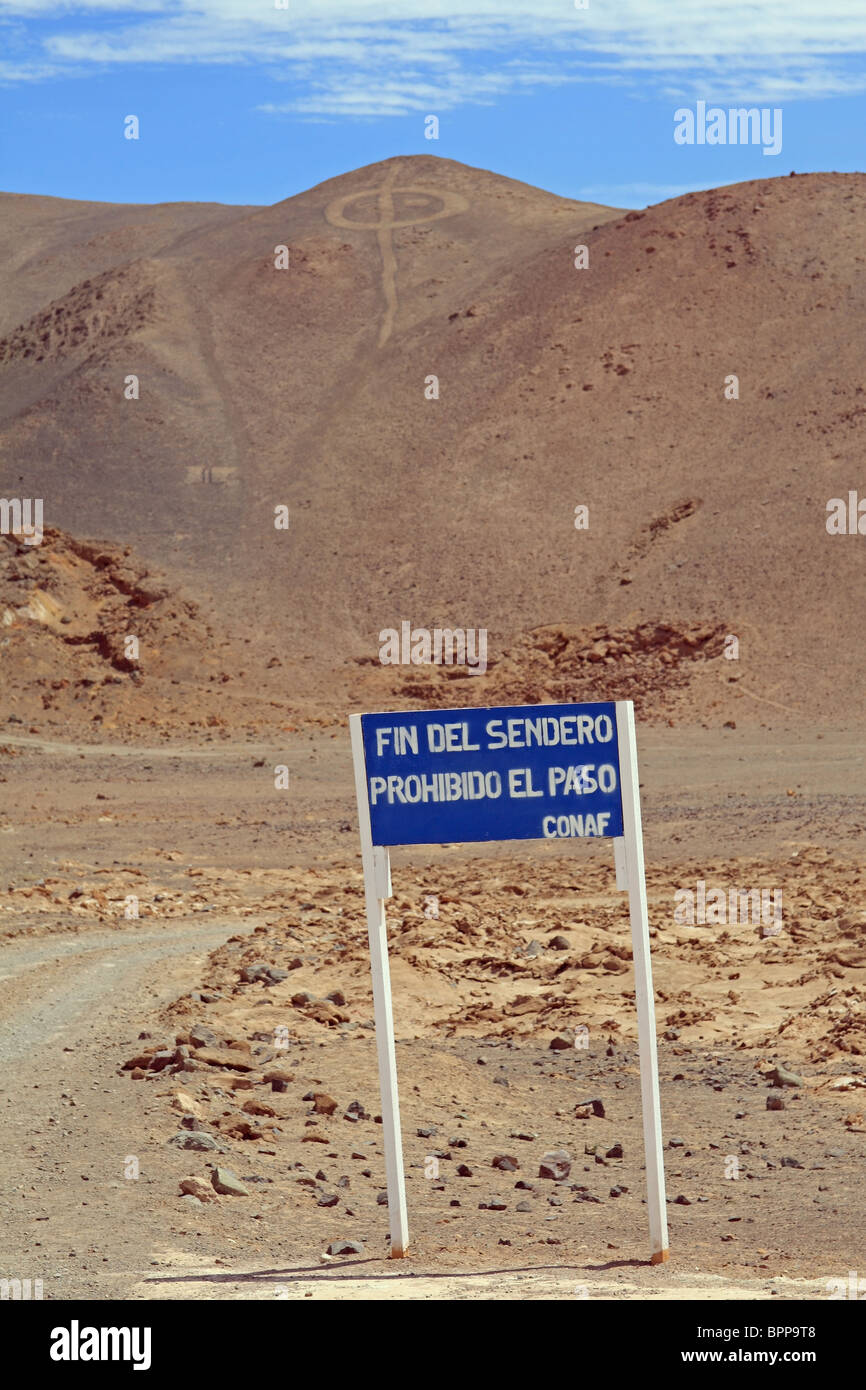 Pintados geoglyphs, in the Atacama Desert, near Iquique, northern Chile, and CONAF (Corporacion Nacional Forestal de Chile) sign Stock Photo