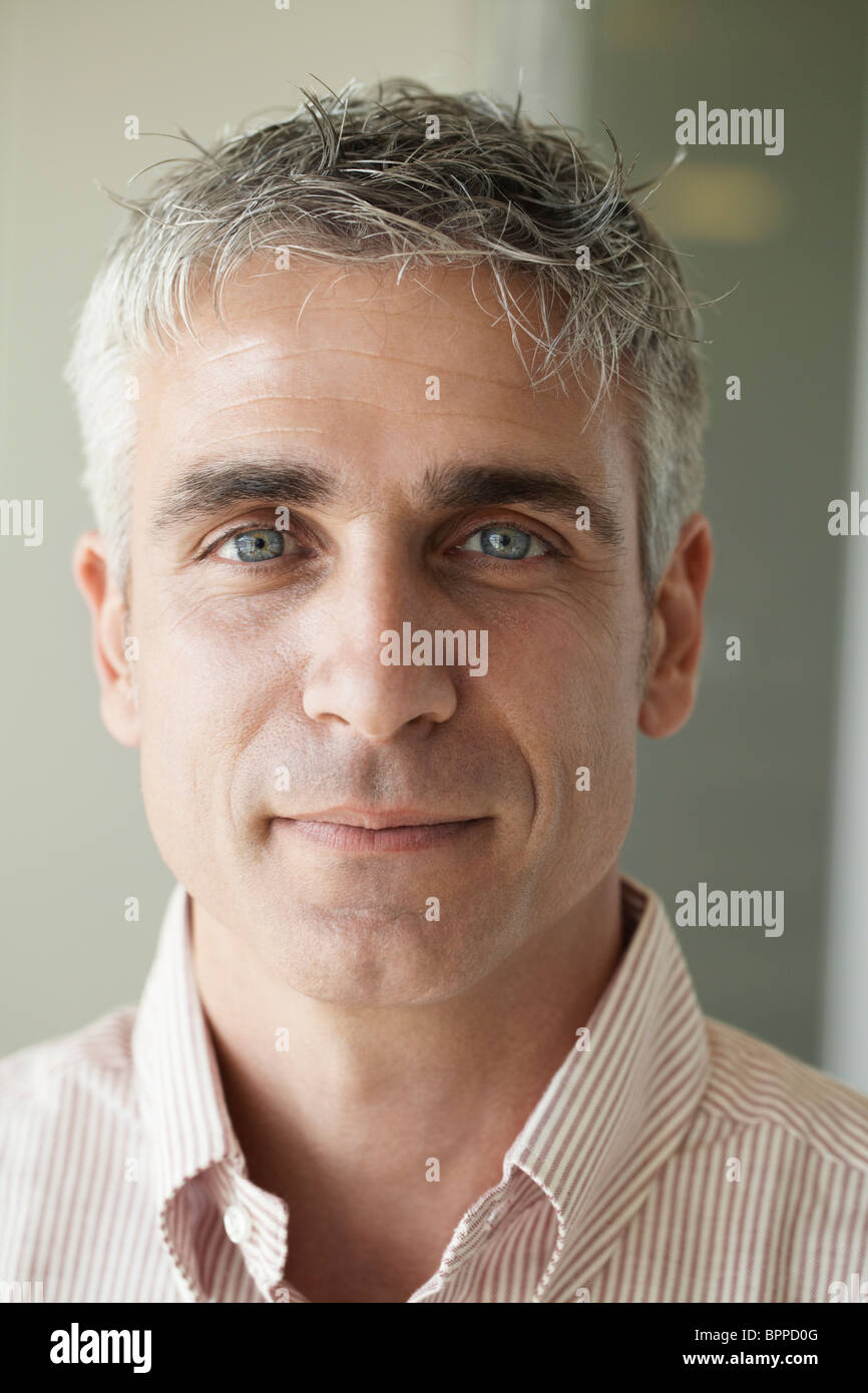 Older man portrait hi-res stock photography and images - Alamy