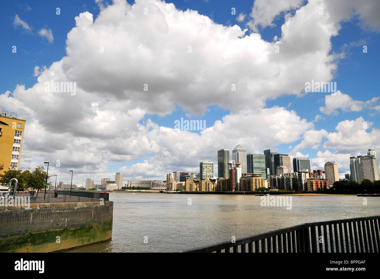 Canary Wharf viewed from south of the River Thames Stock Photo - Alamy