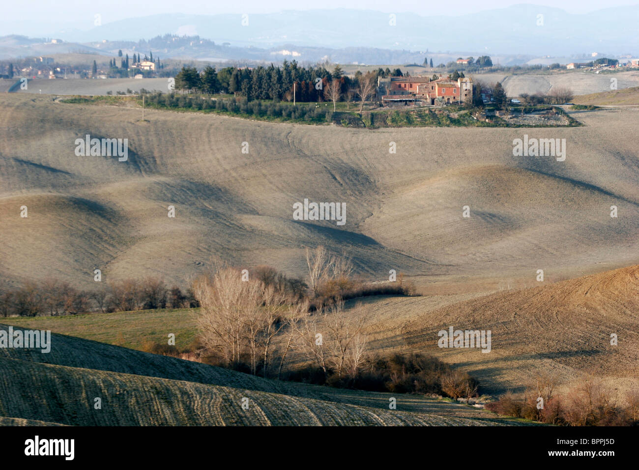 tuscany landscape farm and house ITALY Stock Photo - Alamy