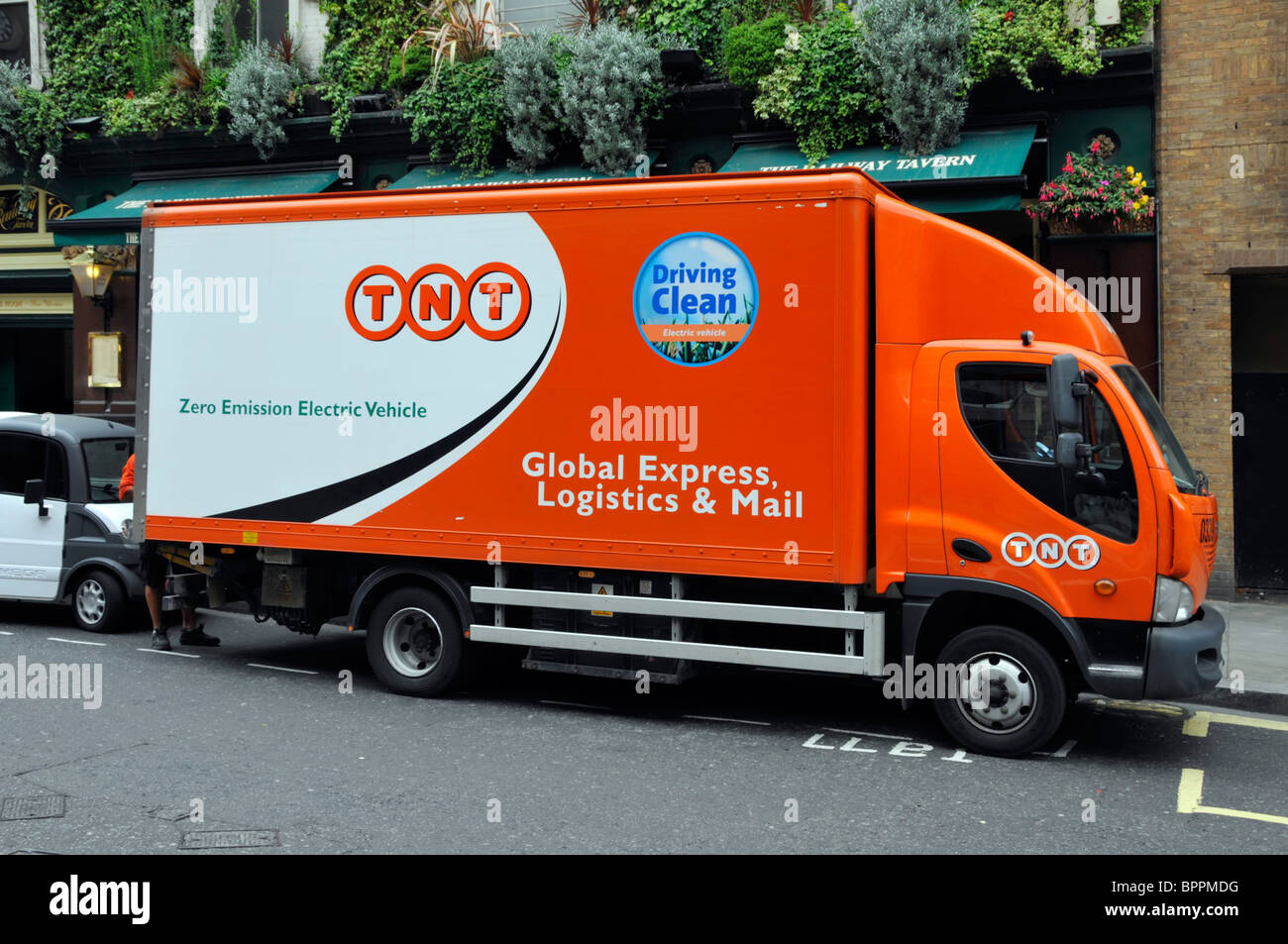 TNT zero emission electric parcel delivery vehicle Stock Photo