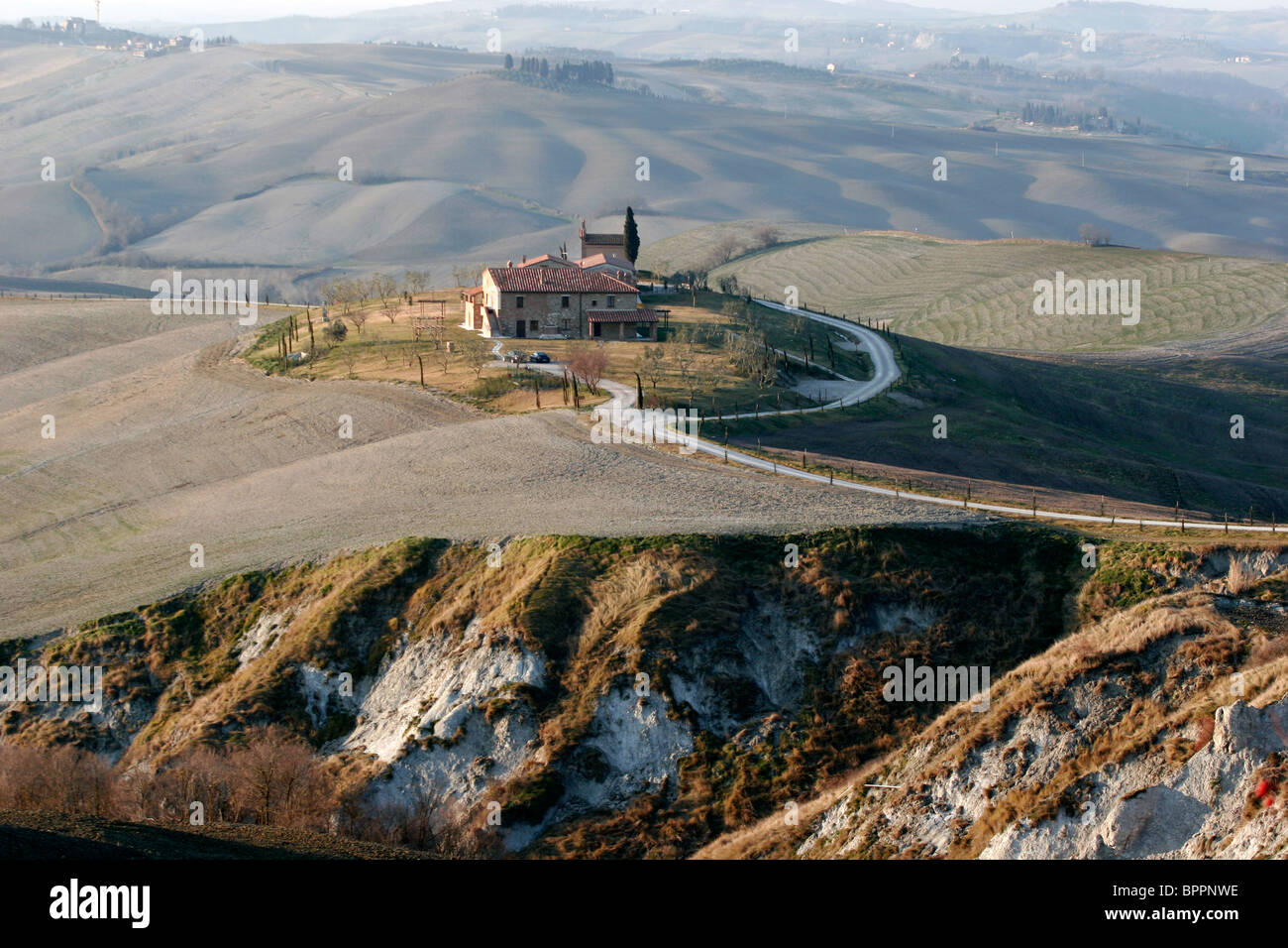 tuscany landscape farm and house ITALY Stock Photo - Alamy