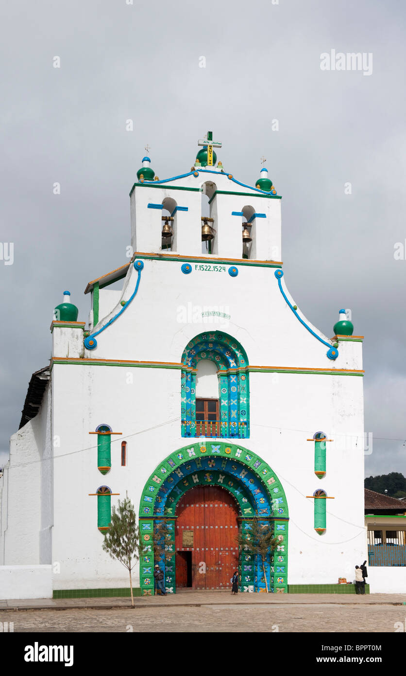 Iglesia de San Juan Bautista practises Mayan beliefs, San Juan Chamula, near San Cristobal de las Casas, Chiapas, Mexico Stock Photo