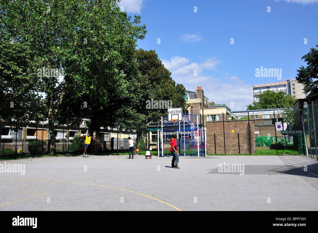 Basketball court, Watham Estate, Stockwell Road, Stockwell, London Borough of Lambeth, Greater London, England, United Kingdom Stock Photo