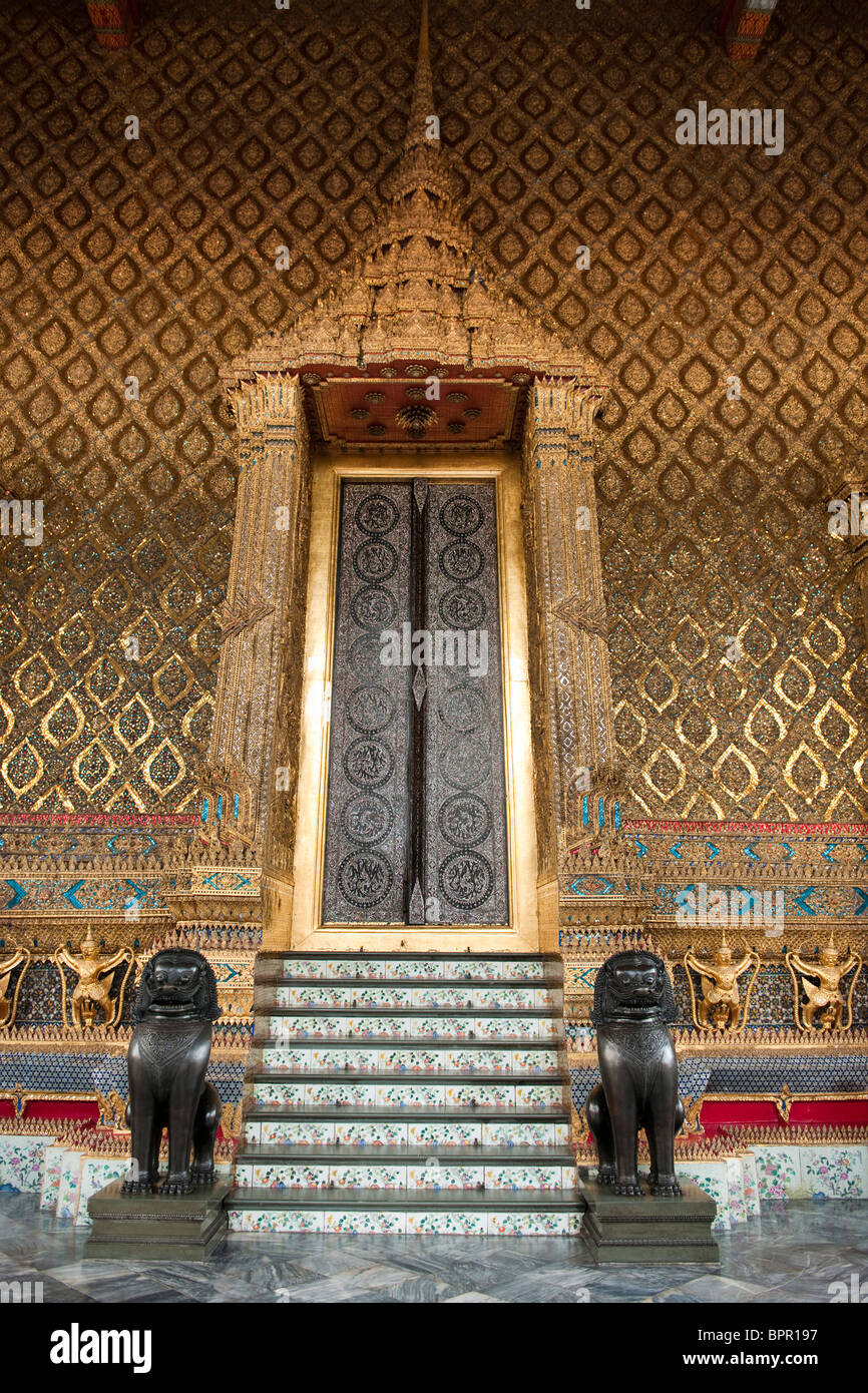 Temple of the emerald Buddha, Wat Phra Kaeo, Grand Palace, Bangkok, Thailand Stock Photo
