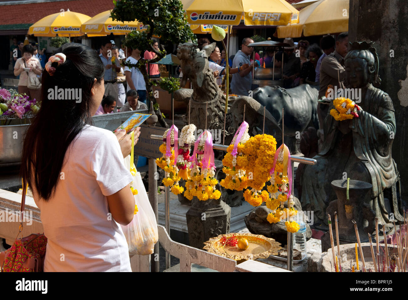 Woman worshipping, Wat Phra Kaeo, Grand Palace, Bangkok, Thailand Stock Photo