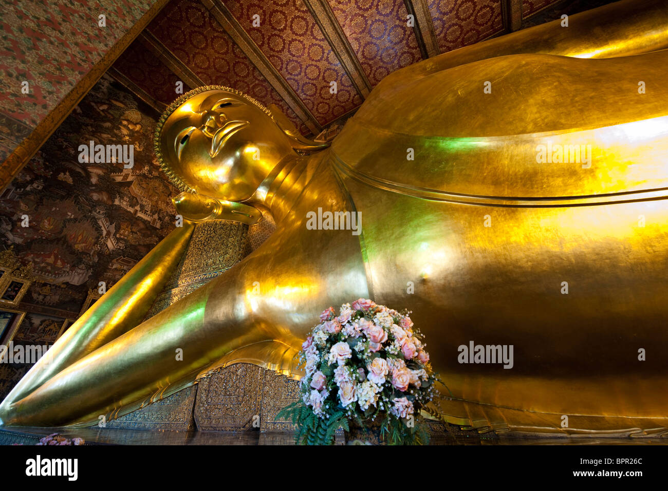 Thailand wat pho the temple of the reclining buddha hi-res stock ...