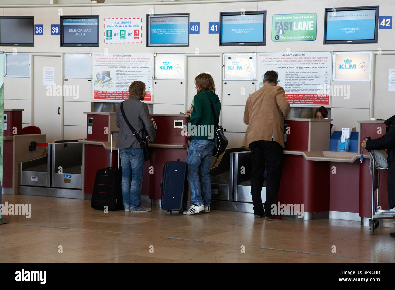 Easyjet check in desk hires stock photography and images Alamy