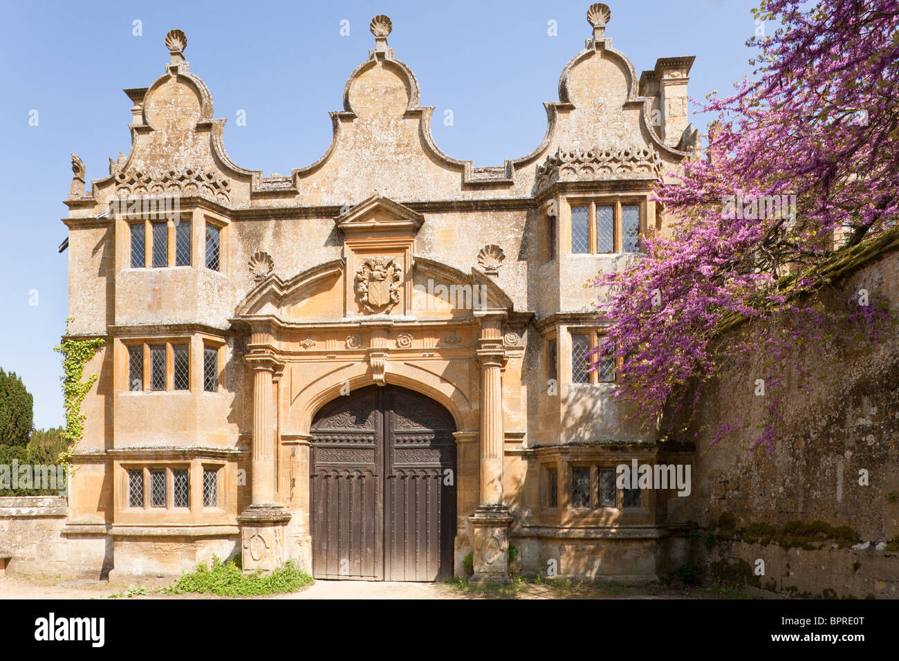 The Jacobean Cotswold stone gatehouse to Stanway House, Stanway, Gloucestershire Stock Photo
