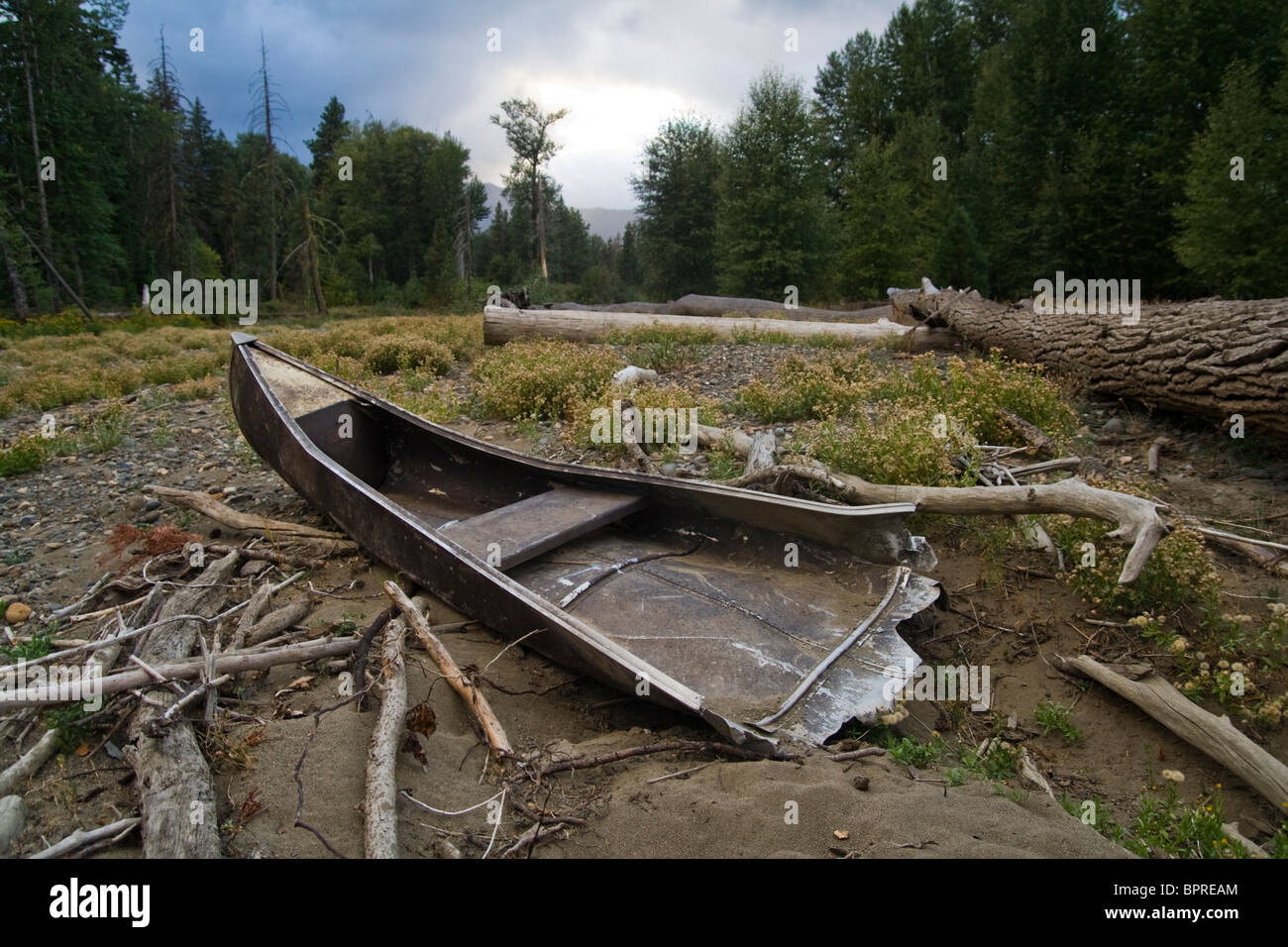 A broken canoe on the Cle Elum River in Central Washington Stock Photo