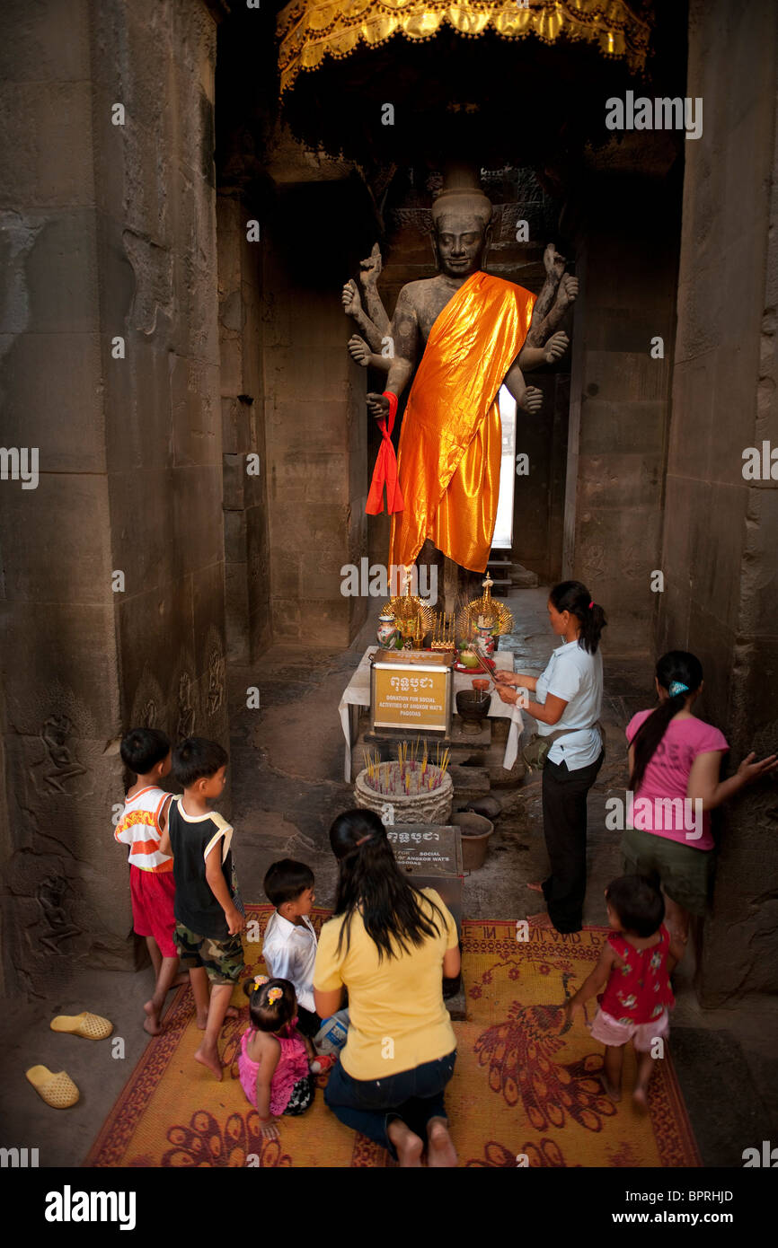 People worshipping buddha, Angkor Wat, Siem Reap, Cambodia Stock Photo