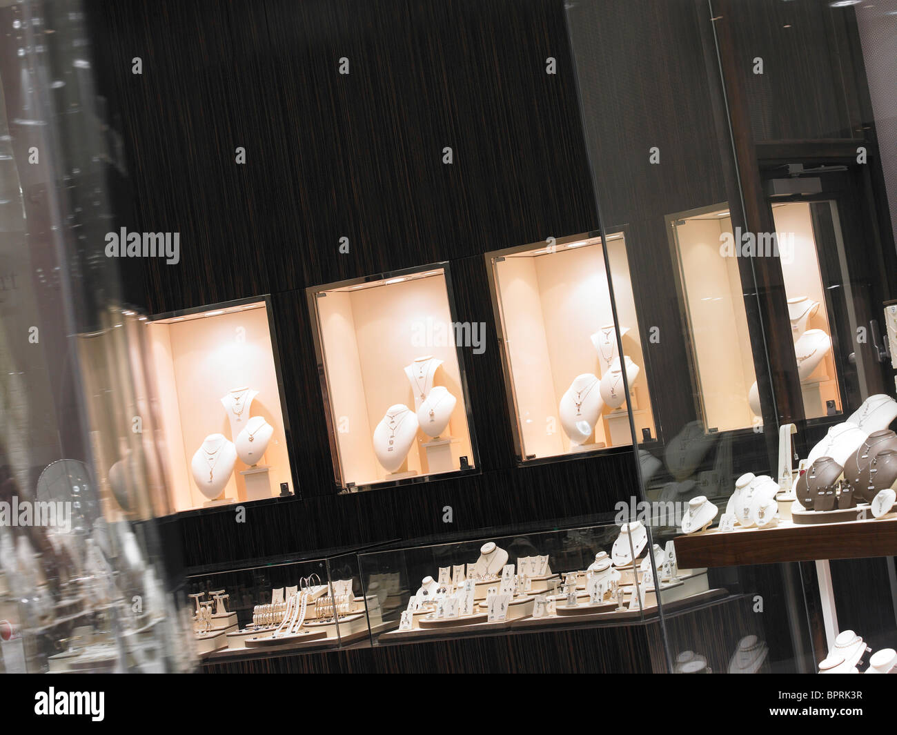 Jewelers shop hires stock photography and images Alamy