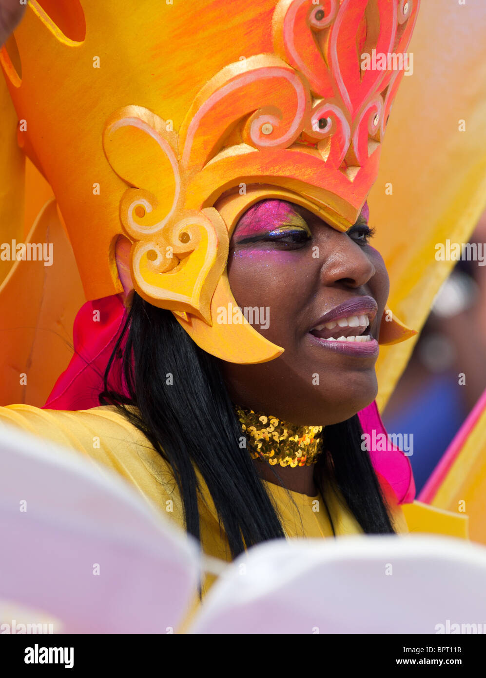 Notting hill carnival headdress hi-res stock photography and images - Alamy