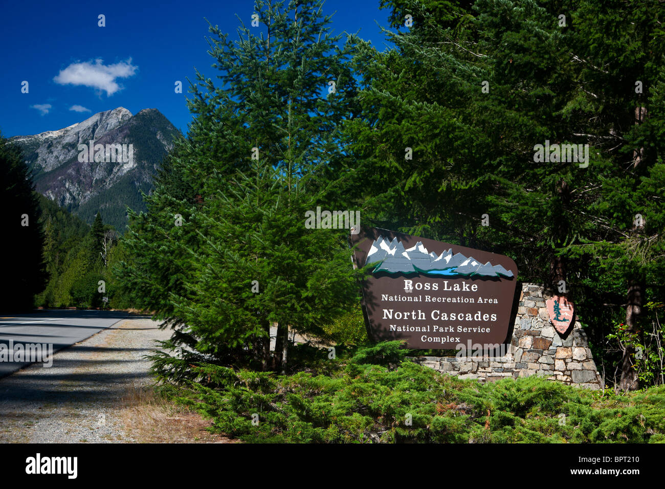 Ross Lake National Recreation Area and North Cascades National Park Service Complex welcome sign, Washington Stock Photo