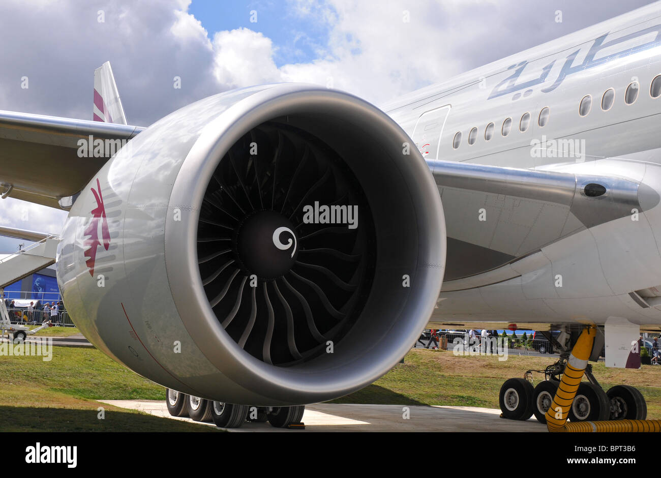 777 jet engine close up hi-res stock photography and images - Alamy