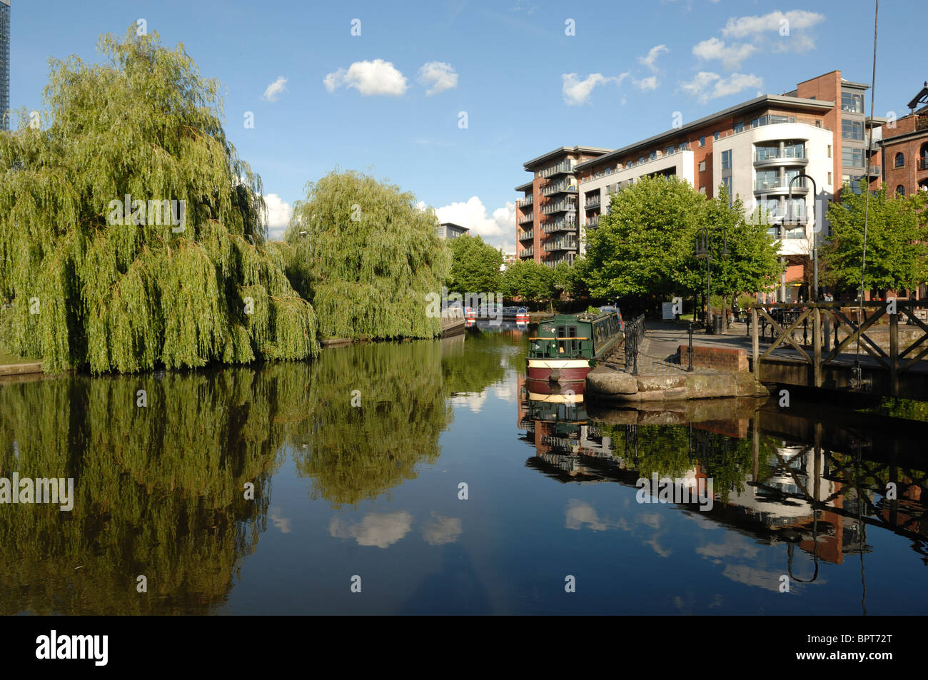 Manchester urban canal hi-res stock photography and images - Alamy
