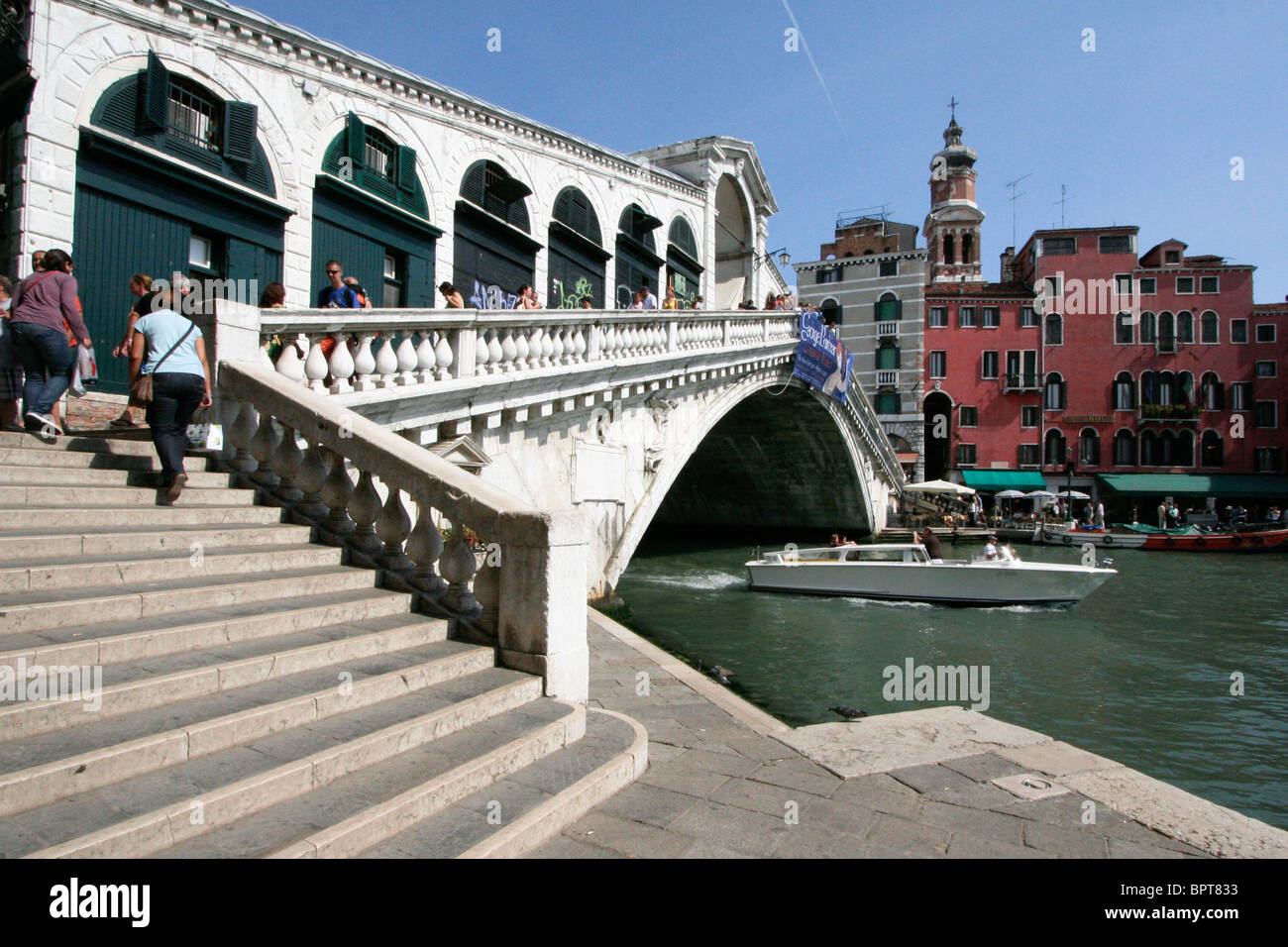 Bridge over canal venice venezia hi-res stock photography and images ...