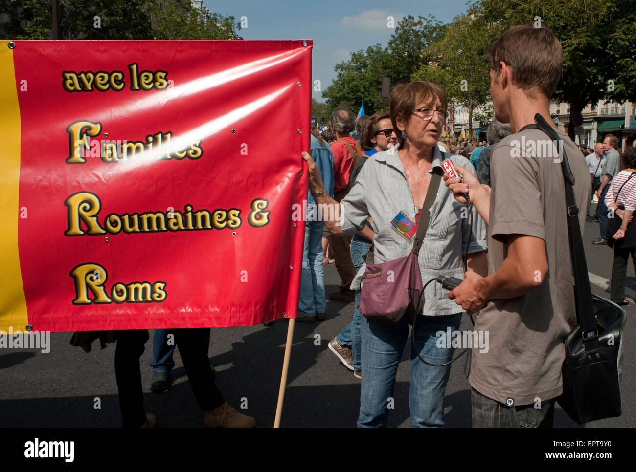 Paris, France, League of Rights of Man protest Against French Government's Decision to Expel Foreign Gypsies, Romas, Male Journalist Interviewing woman holding protest sign on street, rally for xenophobia journalists working Stock Photo