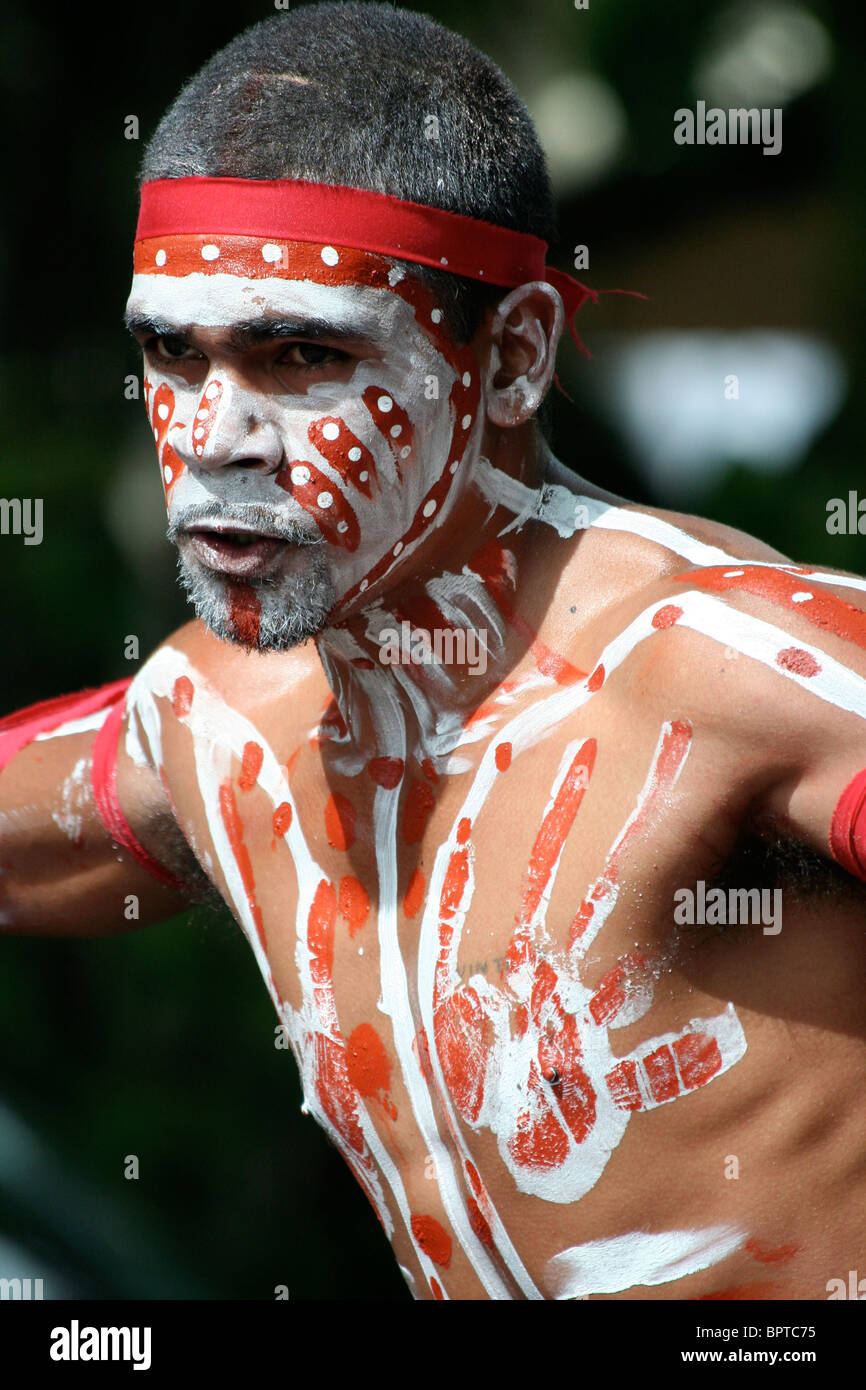 Aborigine in Karunda Queensland Australia Stock Photo - Alamy