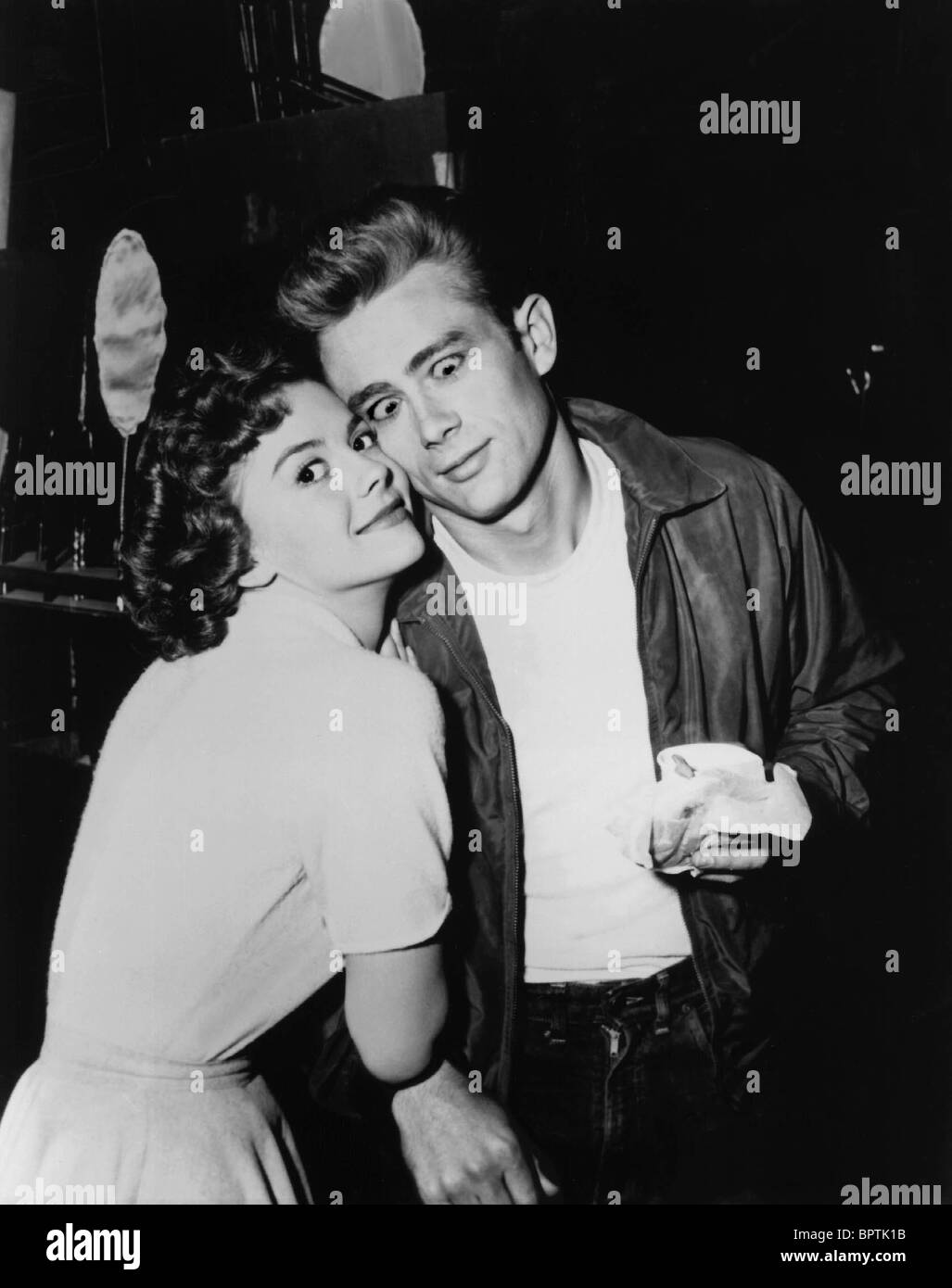 JAMES DEAN & NATALIE WOOD ACTOR & ACTRESS (1955 Stock Photo Alamy