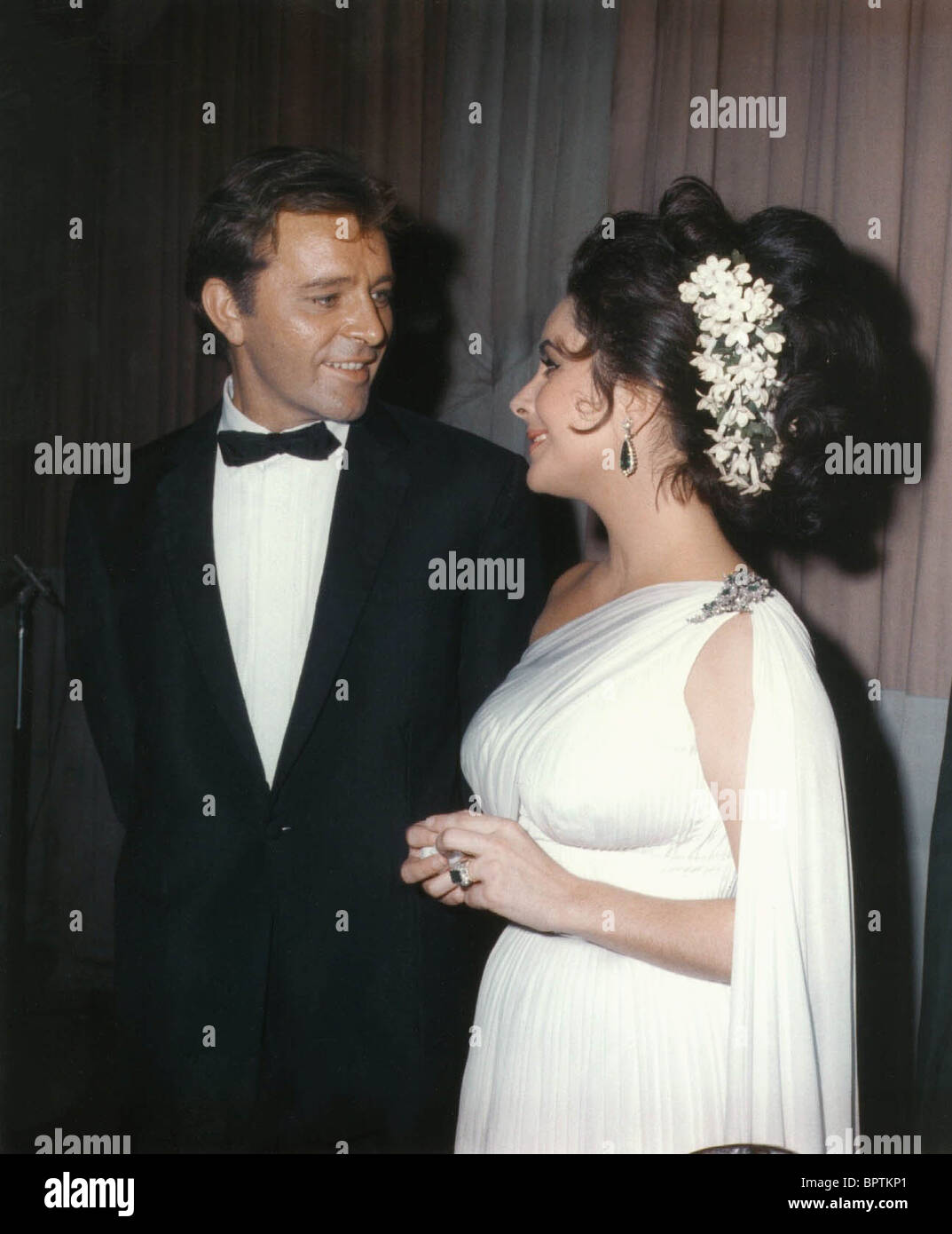 RICHARD BURTON & ELIZABETH TAYLOR MARRIED ACTOR & ACTRESS (1963 Stock Photo  - Alamy