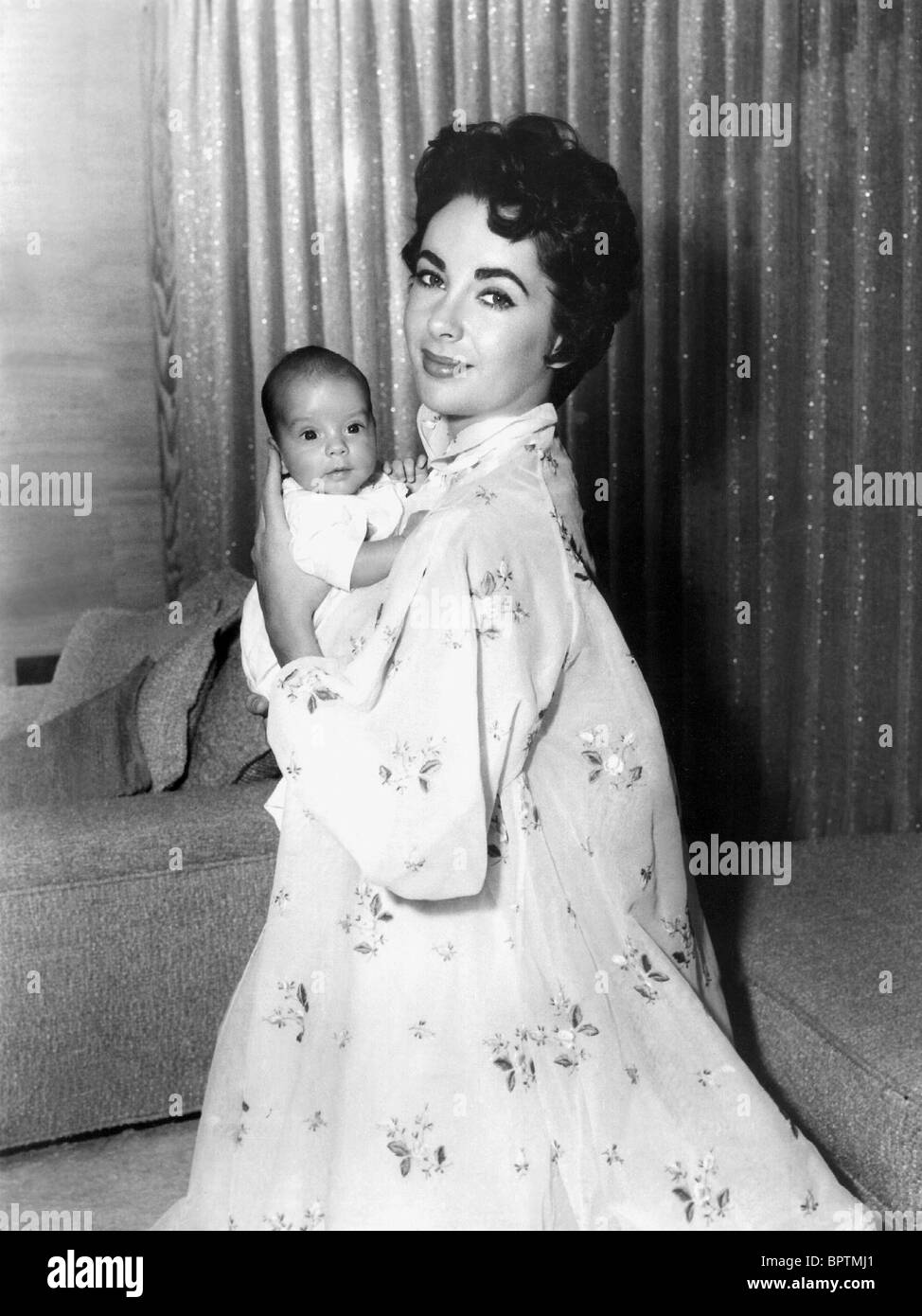 ELIZABETH TAYLOR & SON WILDING ACTRESS (1955) Stock Photo