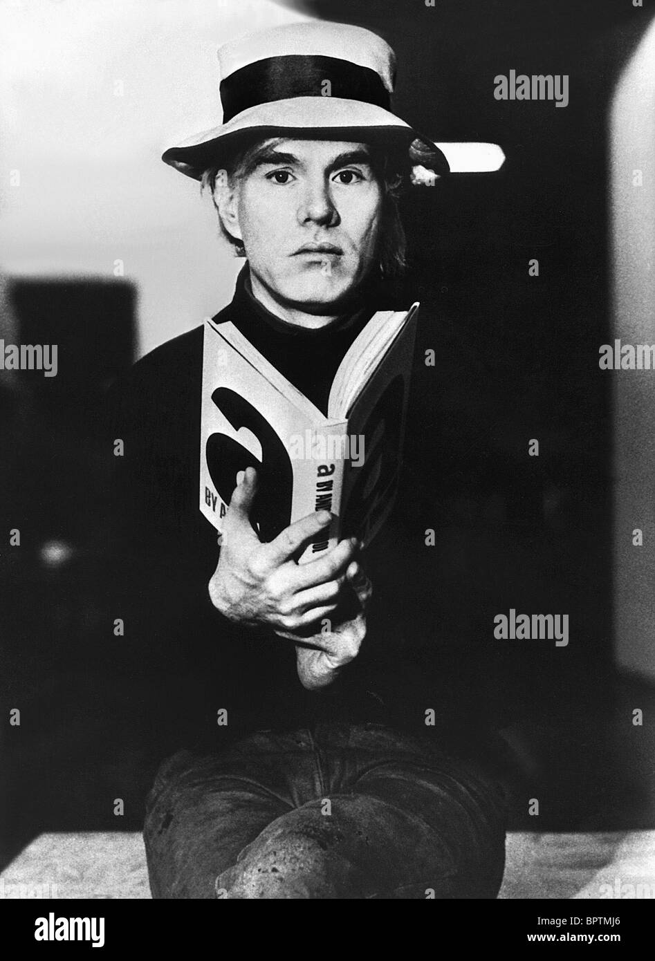 ANDY WARHOL ACTOR DIRECTOR PRODUCER WRITER (1965) Stock Photo