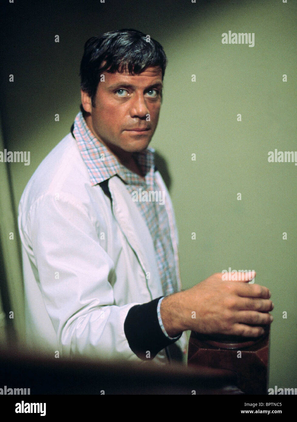 Oliver Reed+The Trap  Oliver reed, Gorgeous men, Hollywood actor