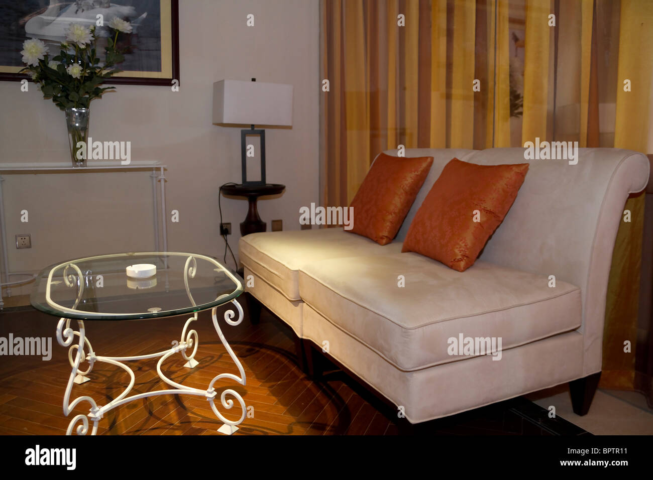 Waiting room area hi-res stock photography and images - Alamy