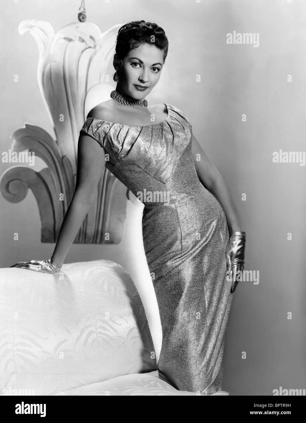 ACTRE YVONNE De CARLO - 8X10 PUBLICITY PHOTO (EE-156