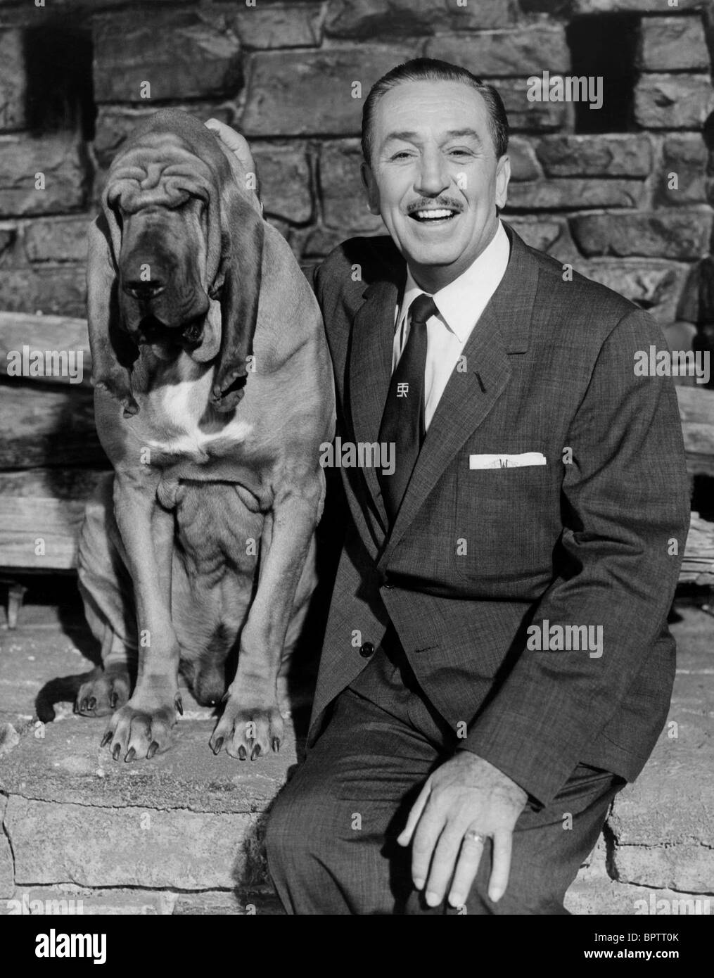 WALT DISNEY & DOG PRODUCER (1955) Stock Photo